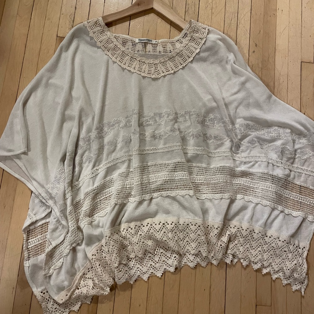 Mollo rello brand top, size M. Ivory